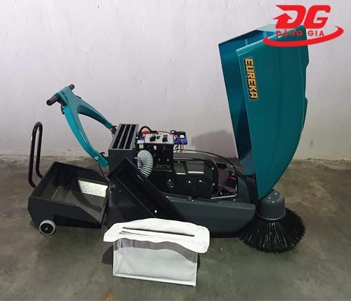 Xe quét rác đẩy tay Kobra 550 EB 3