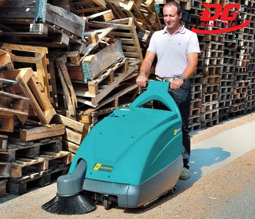Xe quét rác đẩy tay Kobra 550 EB 5