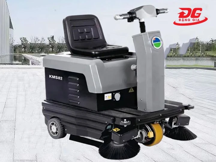 xe quét rác Kumisai KMS-82 (Mini) thiết kế tiện lợi