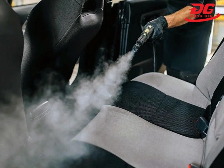 máy rửa xe hơi nước nóng dọn nội thất