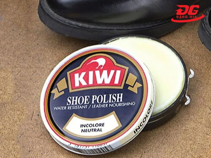 Xi đánh giày trắng Kiwi (Thái Lan)