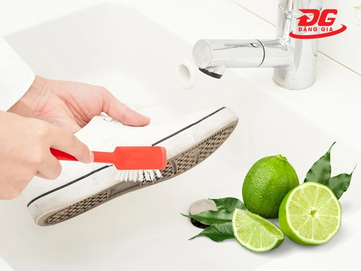 Bước 2 - Xử lý vết bẩn cứng đầu