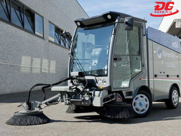 Dùng máy quét rác Fiorentini S150