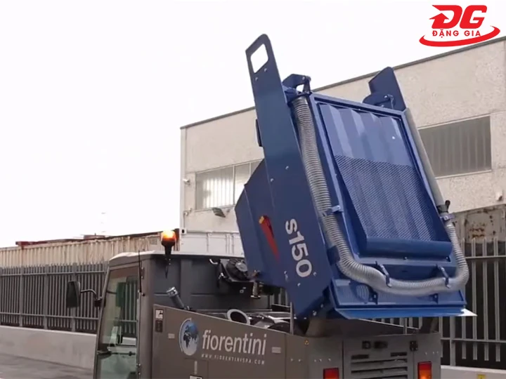 máy quét rác Fiorentini S150 tự đổ rác