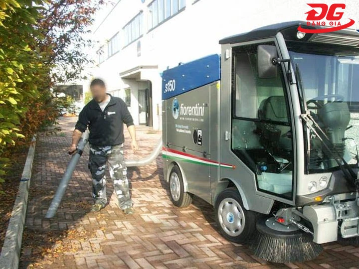 máy quét rác Fiorentini S150 hút bụi