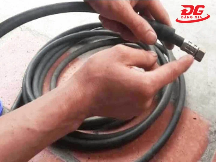 Dây cao áp bị bục