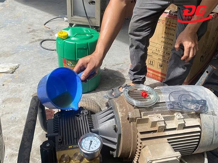 Không thay dầu nhớt định kỳ