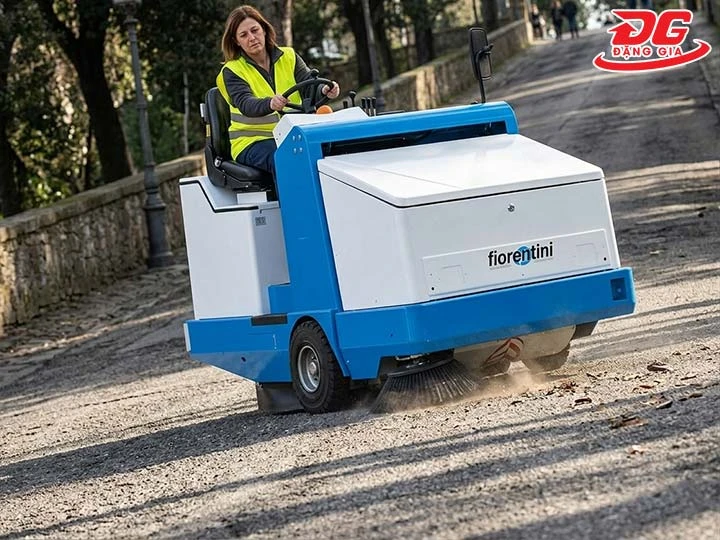 máy quét rác Fiorentini S 48 leo dốc tốt