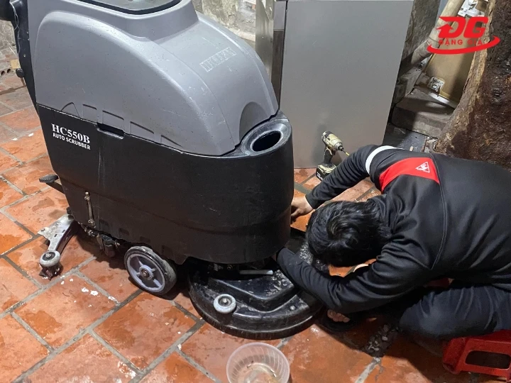 Chỉ được tháo lắp các bộ phận nếu bạn là người có chuyên môn, am hiểu về máy