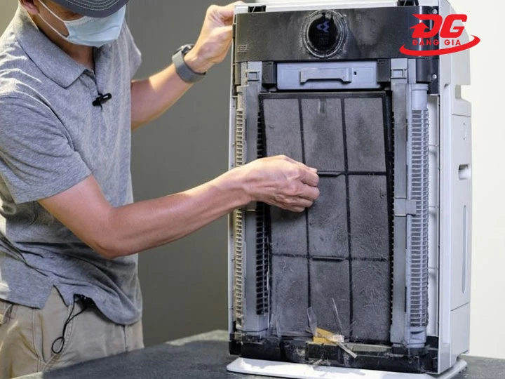 Mẹo vệ sinh máy lọc khí Hitachi đúng chuẩn 