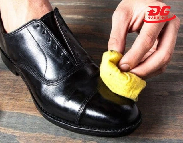 Làm sạch bề mặt