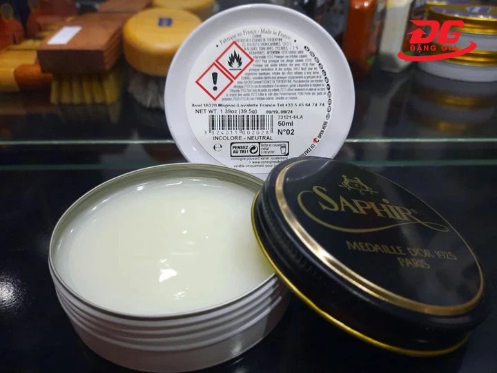 Xi sáp không màu