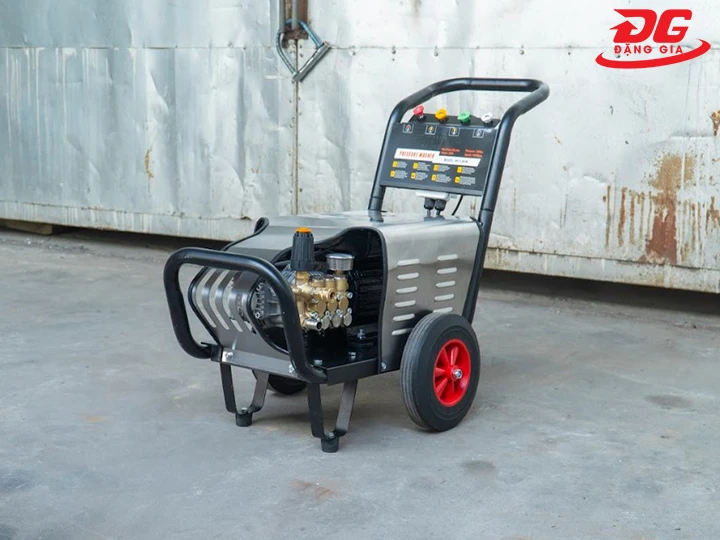máy rửa xe cao áp