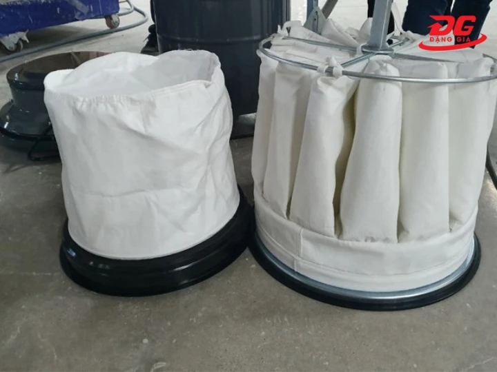 Nên vệ sinh định kỳ túi lọc rác máy hút bụi Typhoon KS-M322 thường xuyên