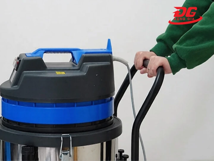 máy hút bụi công nghiệp 70 Lít đẩy dễ dàng