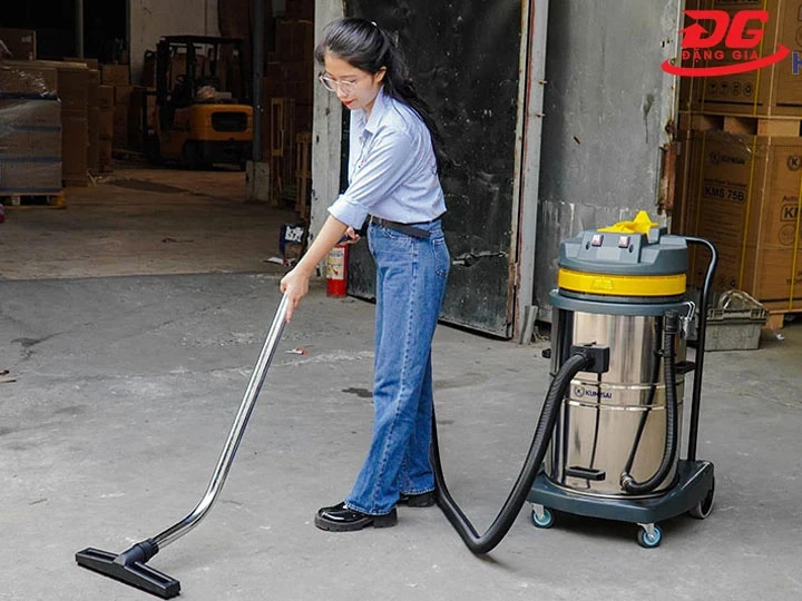  máy hút bụi 2400W theo lực hút