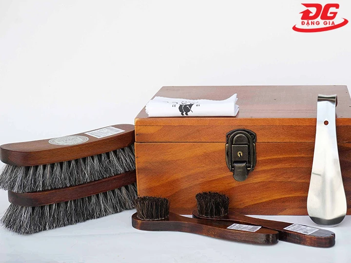 bảo quản chổi đánh giày