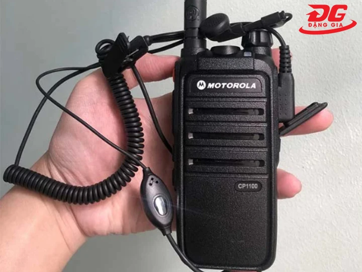 máy bộ đàm Motorola CP1100 cầm vừa vặn