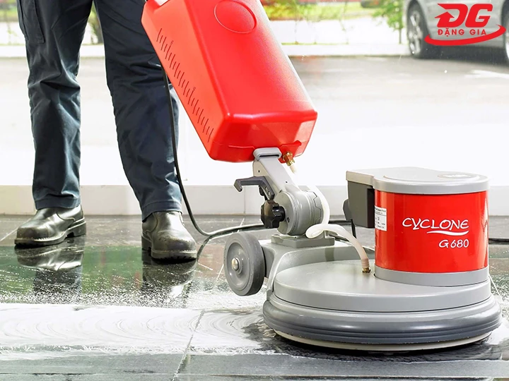 Máy chà sàn không ra nước: 5 Nguyên nhân & Cách khắc phục