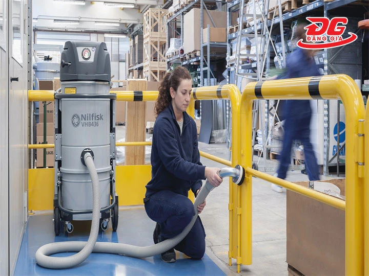máy hút bụi công nghiệp dùng pin bền bỉ