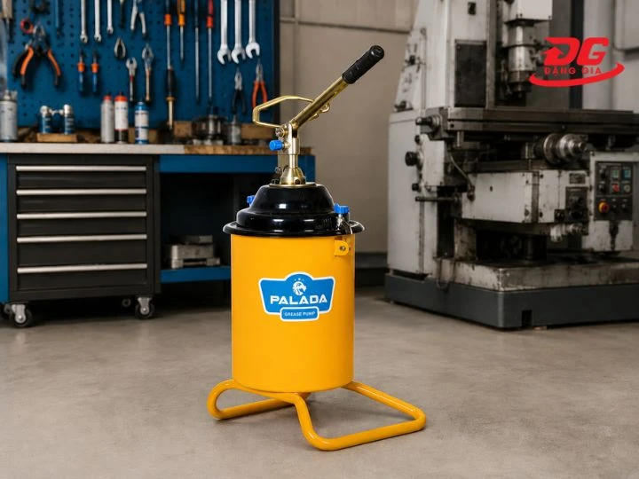 Máy bơm mỡ với trọng lượng 10kg dễ dàng di chuyển