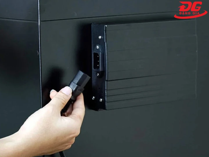 kết nối với nguồn điện