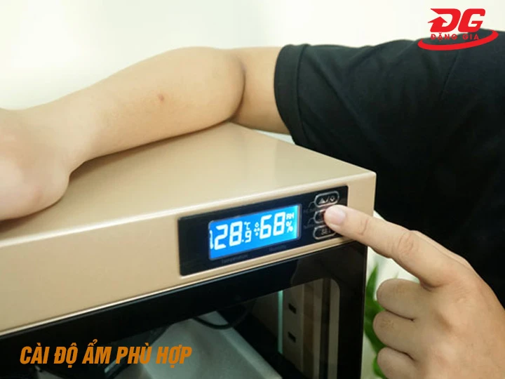 Chỉnh ẩm tủ chống ẩm Nikatei NC-80HS Gold Plus