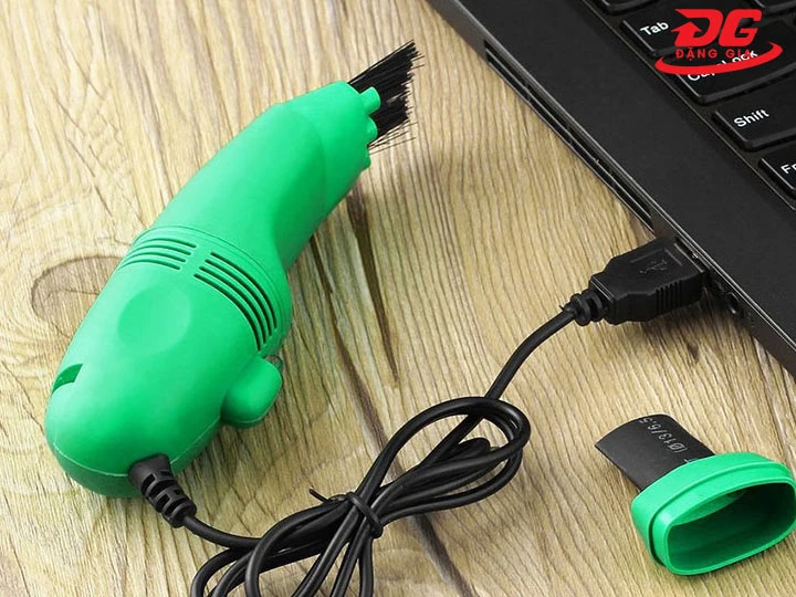 máy hút bụi mini để bàn cắm máy tính