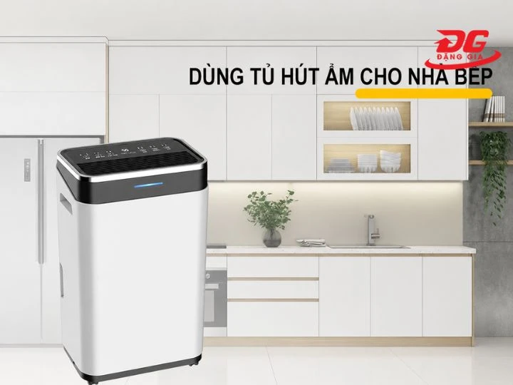 Dùng máy hút ẩm để hút ẩm tủ bếp