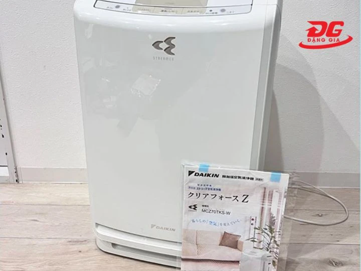 để máy ở trên bề mặt phẳng
