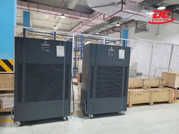 máy hút ẩm không khí 150l được đặt ở trong nhà kho