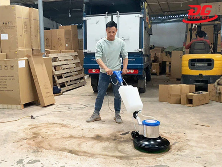 không dùng máy chà sàn liên tục