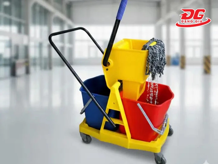 Xe vắt móp đôi vệ sinh trung tâm thương mại